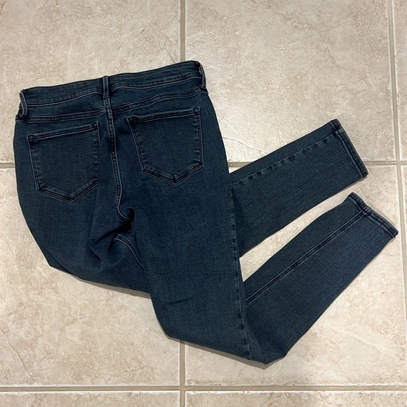 Women’s Old Navy Rockstar Super Skinny Mid-Rise Jeans - Picture 2 of 9